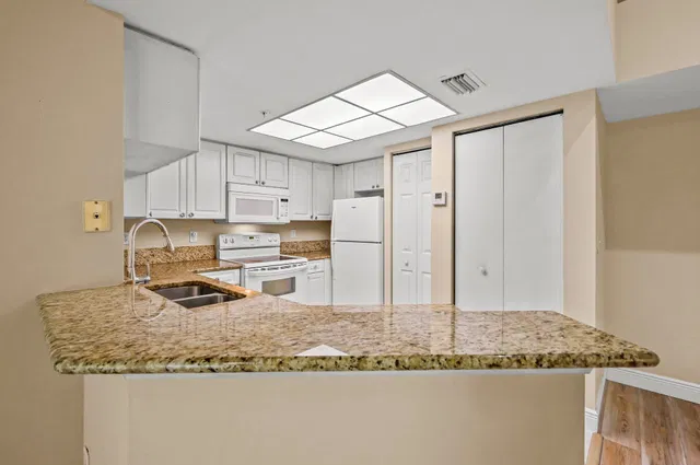 Unit 1109 photo 10