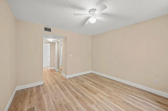 Unit 1109 photo 19