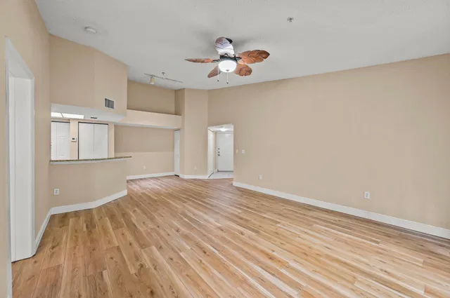 Unit 1109 photo 8