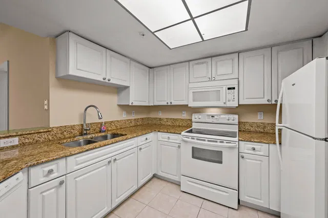 Unit 1109 photo 11