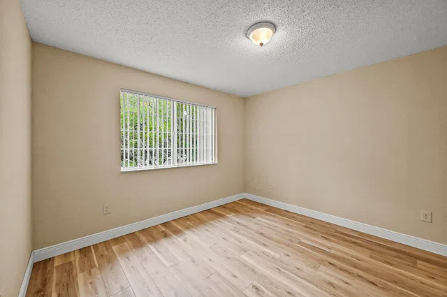 Unit 1109 photo 13