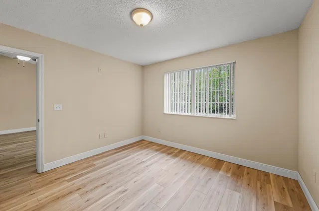 Unit 1109 photo 14