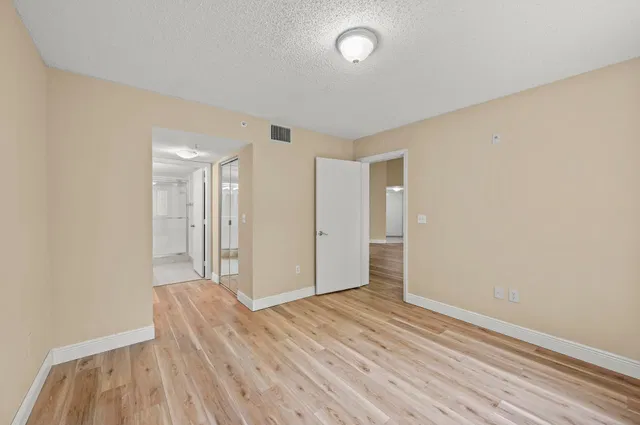 Unit 1109 photo 15