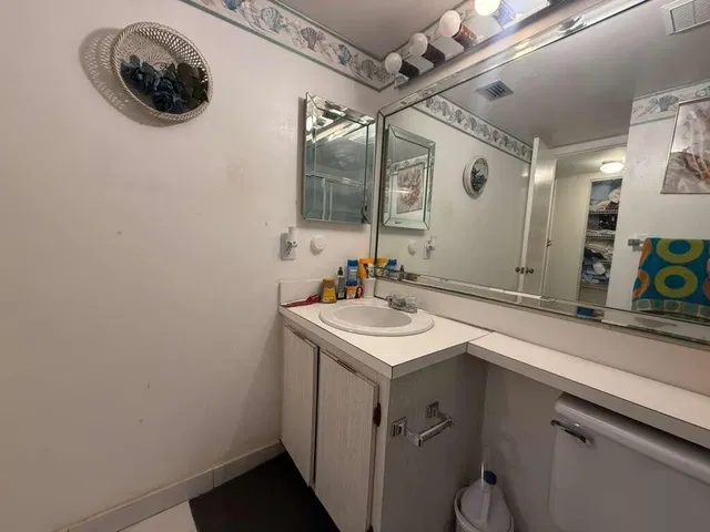 Unit D2 photo 15