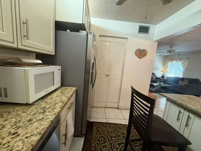 Unit D2 photo 18