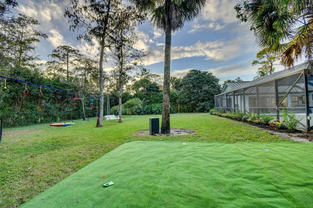 Pinewood Residence photo 59