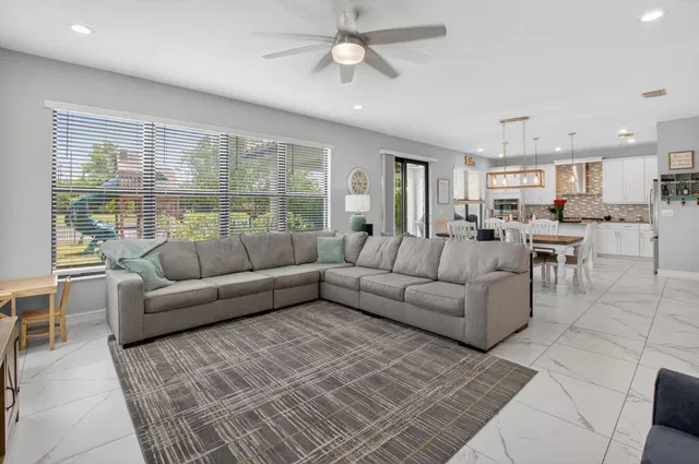 Residence photo 12