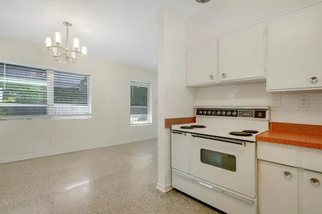 Old Northwood Residence photo 9