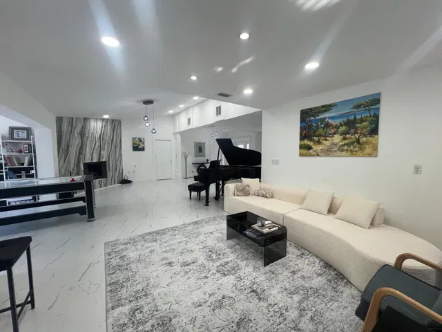 Residence photo 82