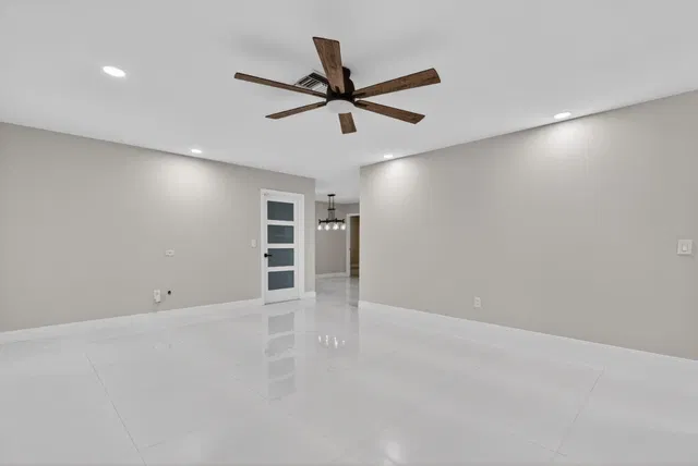  Residence photo 12