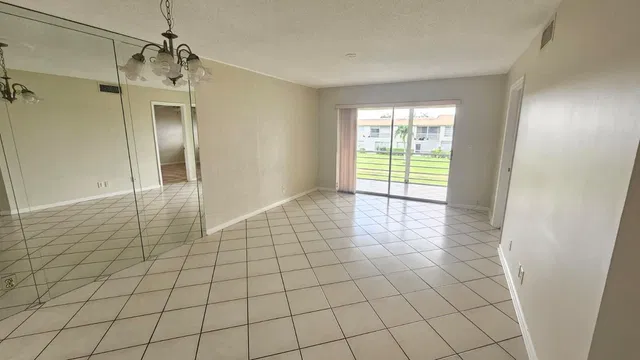 Unit 116 photo 4