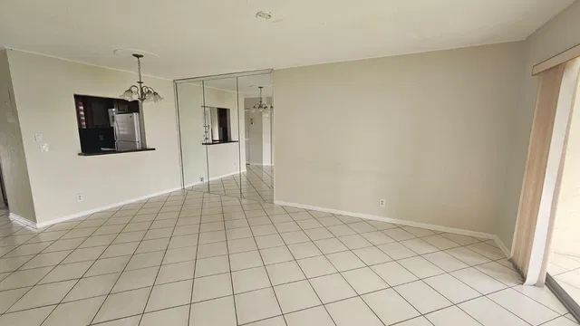 Unit 116 photo 5
