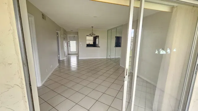 Unit 116 photo 7