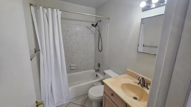 Unit 116 photo 16