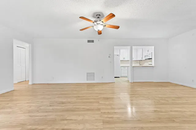 Unit C-1 photo 6