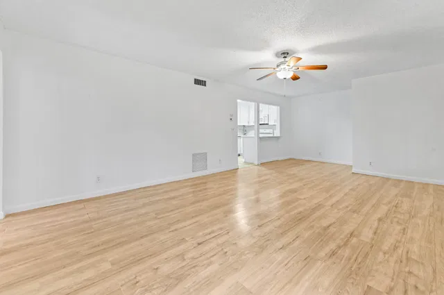 Unit C-1 photo 7