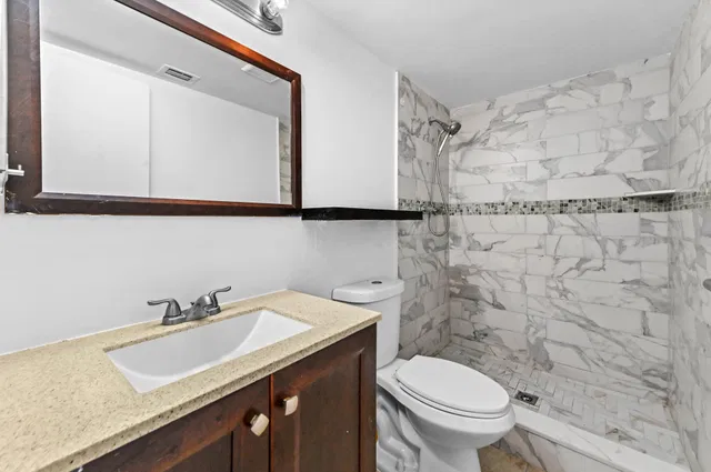 Unit C-1 photo 15