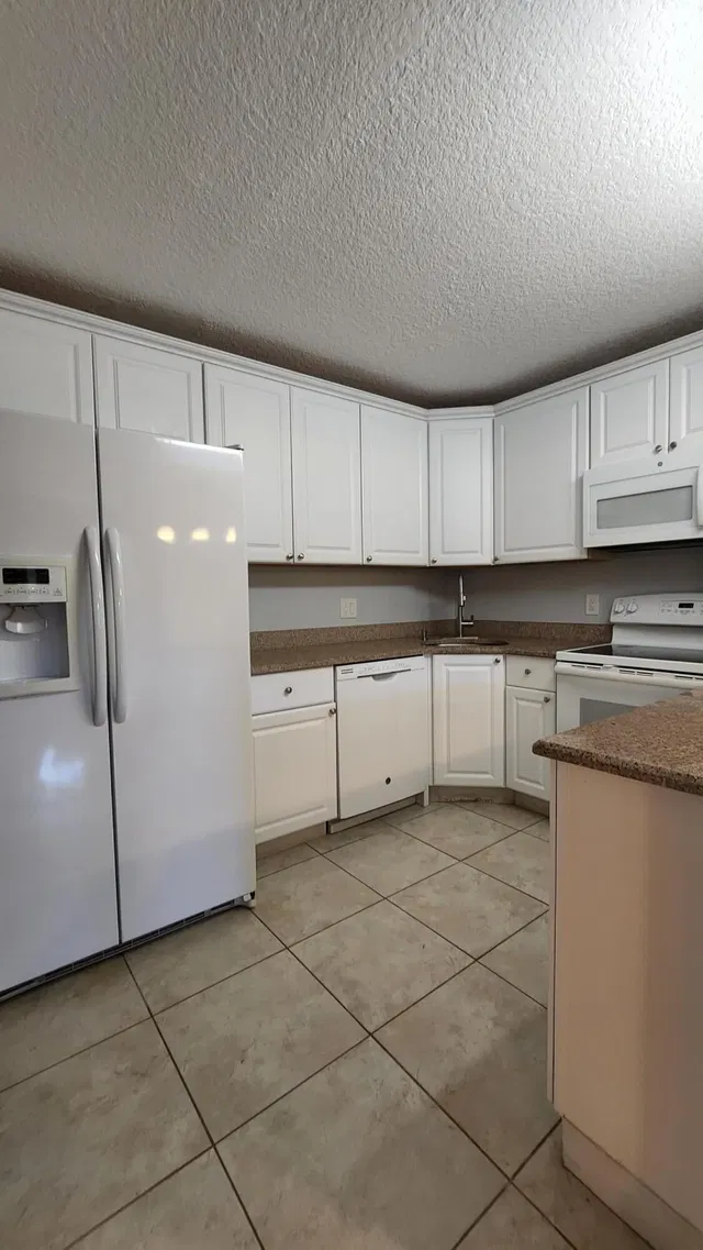  Unit C1 photo 6