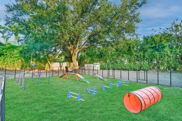 Paddock Park 1 Residence photo 54