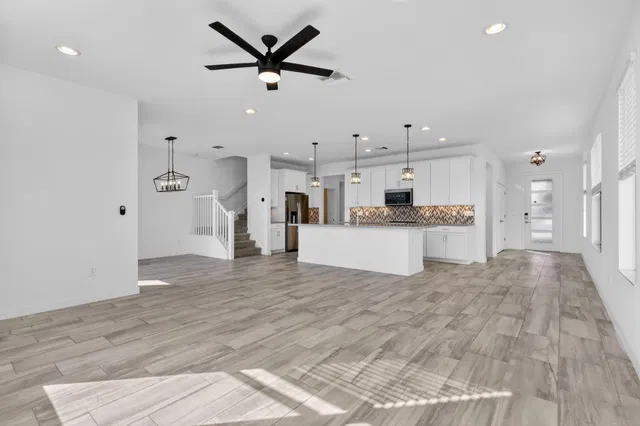 Residence photo 6