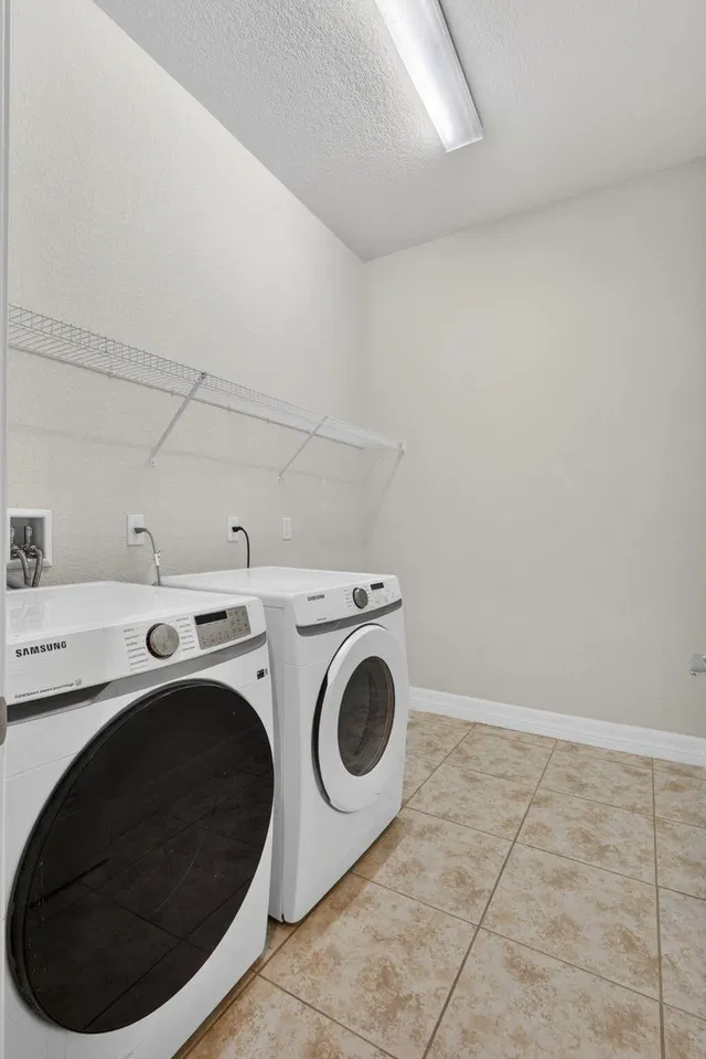 Residence photo 28