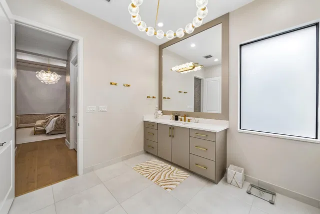 Residence photo 18
