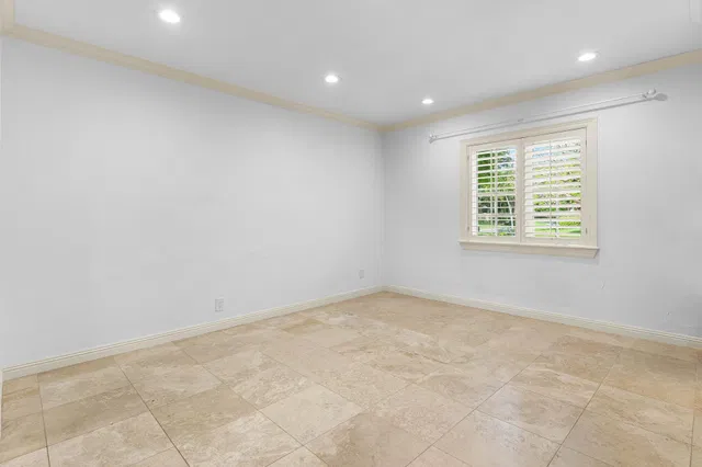 Residence photo 16