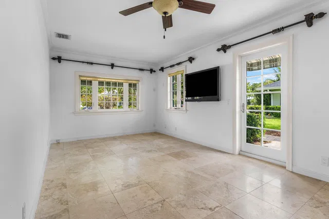 Residence photo 18
