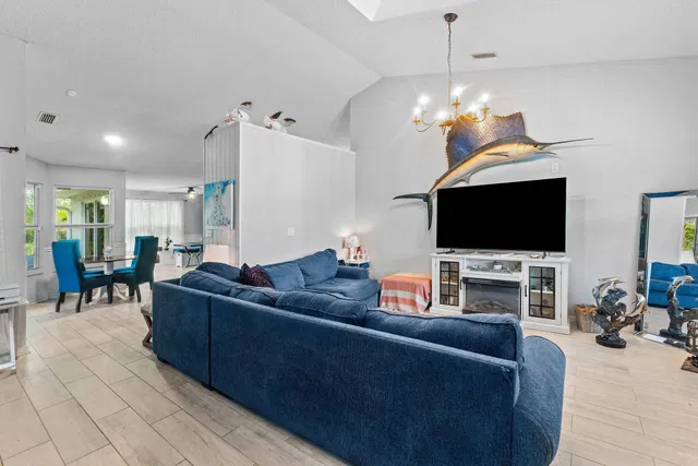 Residence photo 5