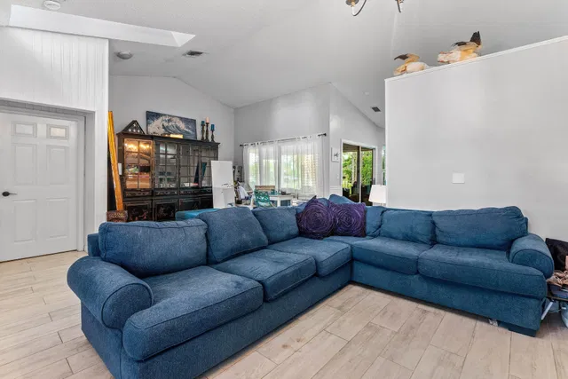 Residence photo 6