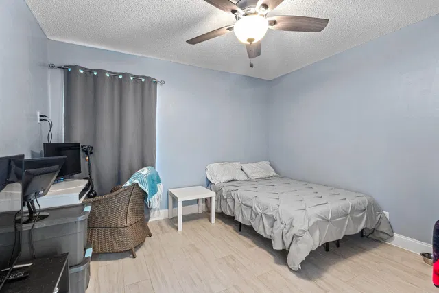 Residence photo 22