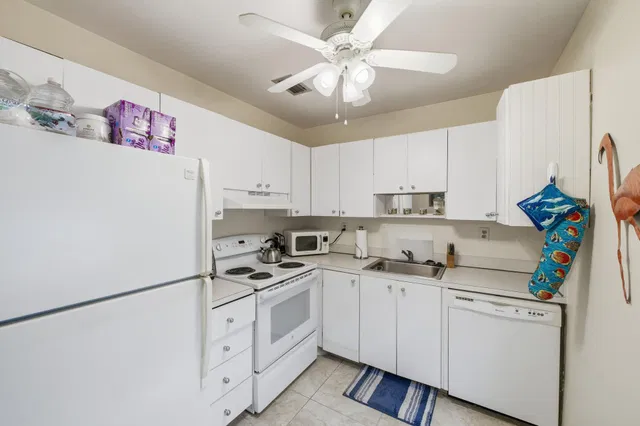  Unit 330 photo 10