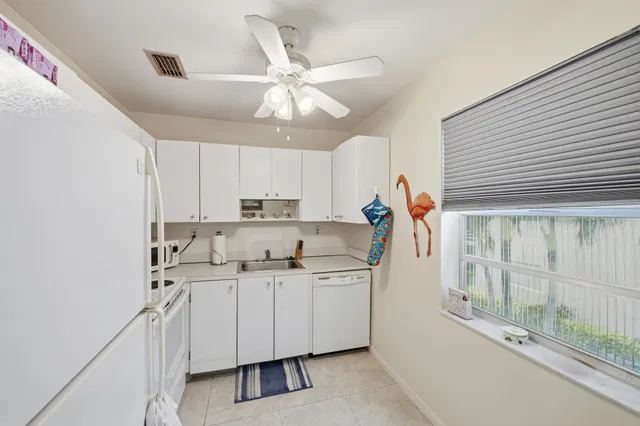  Unit 330 photo 11