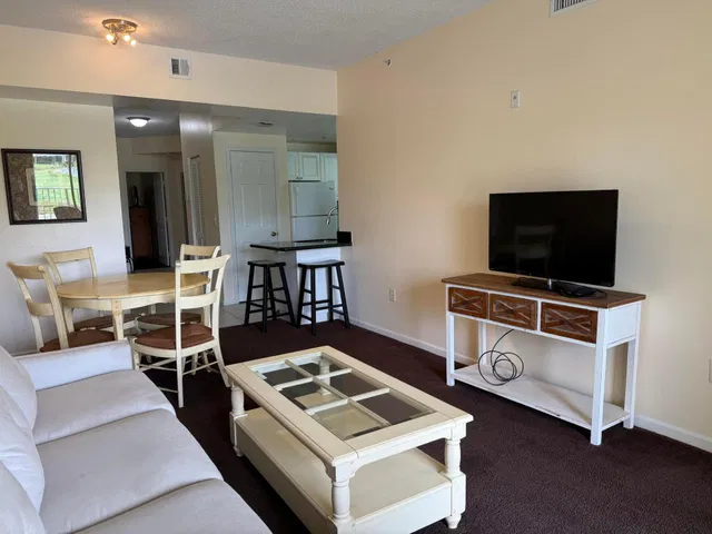 Unit 511 photo 3