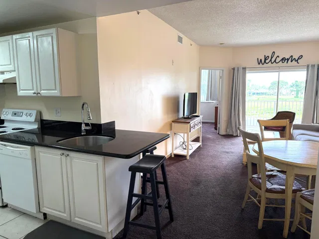 Unit 511 photo 5