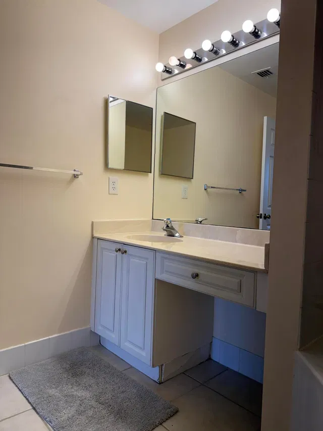 Unit 511 photo 10
