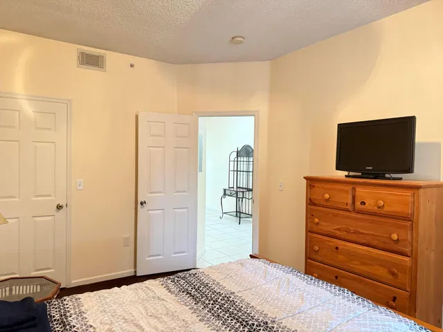 Unit 511 photo 13