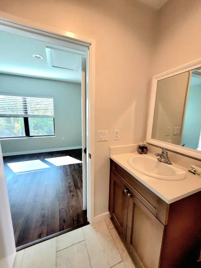  Unit Apt 1 photo 5