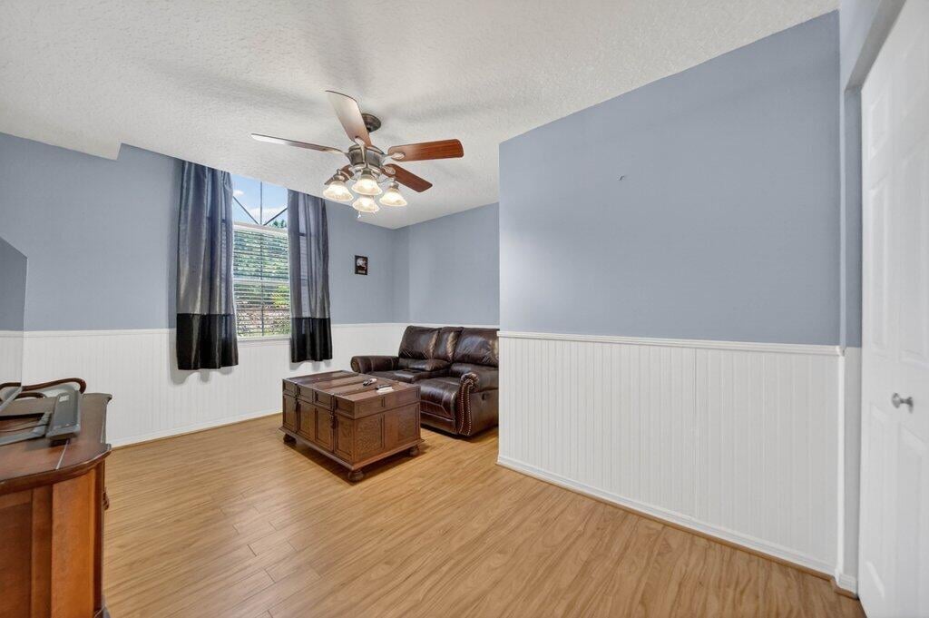 Residence photo 17