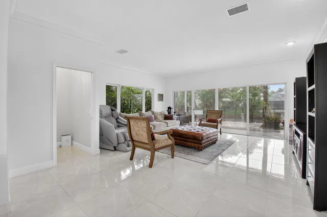 Residence photo 8