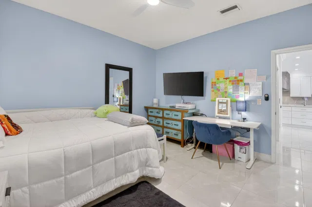 Residence photo 32