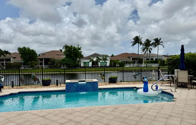 Woodfield Country Club Residence photo 2
