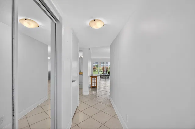 Unit 1103 photo 2
