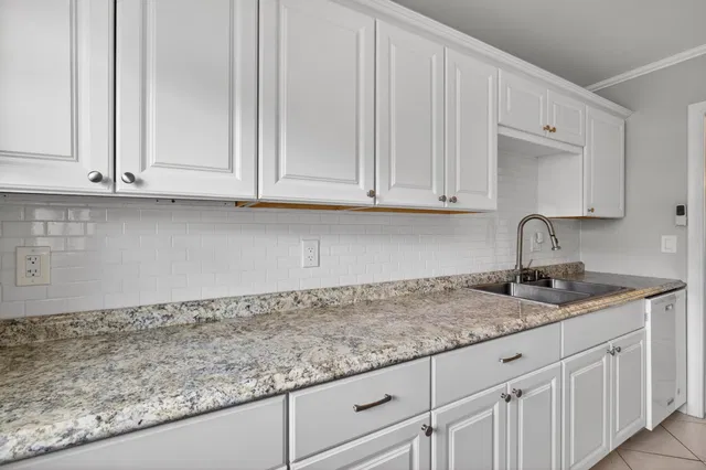 Unit 1103 photo 7