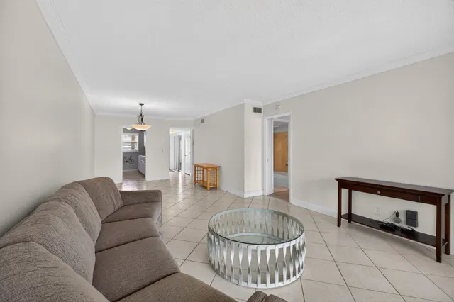 Unit 1103 photo 10
