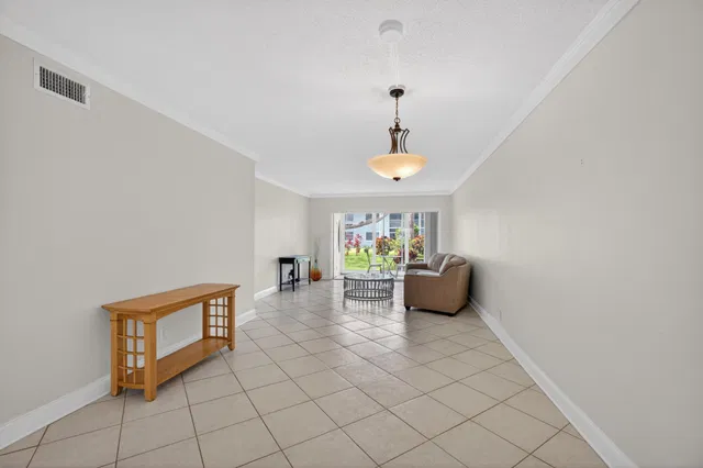 Unit 1103 photo 11