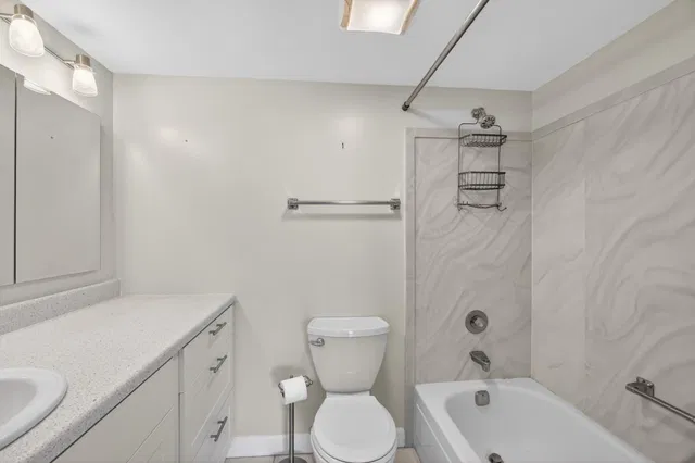 Unit 1103 photo 16
