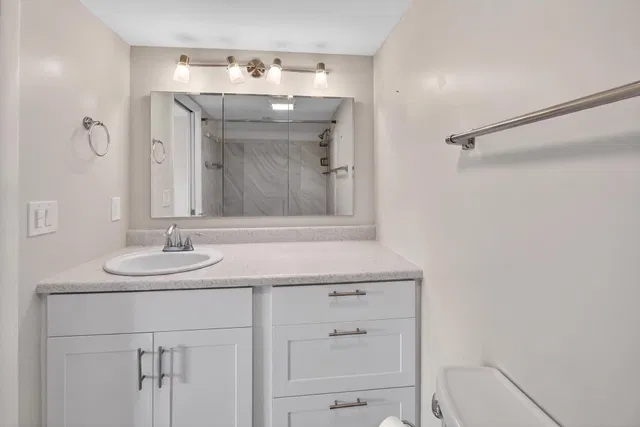 Unit 1103 photo 17