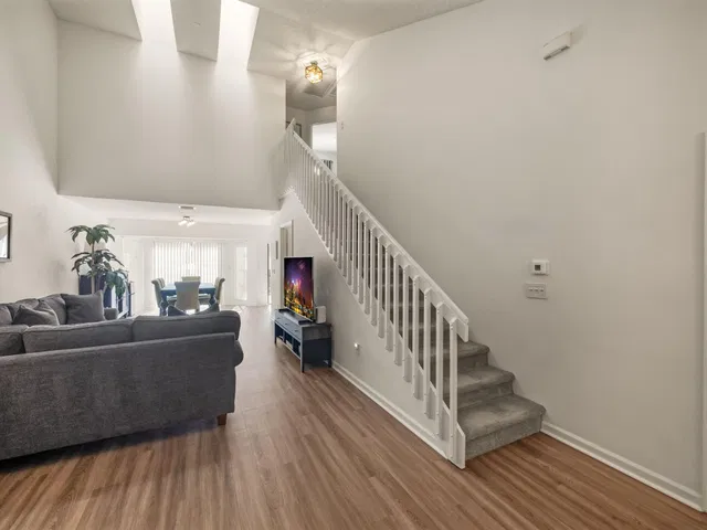 Residence photo 5