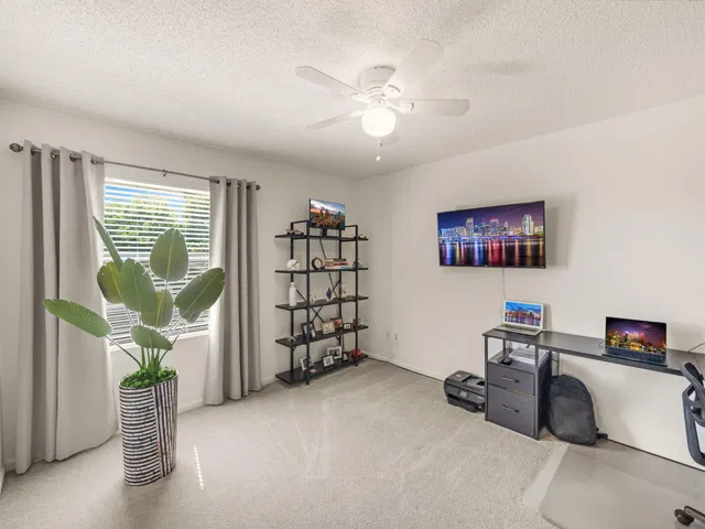 Residence photo 17